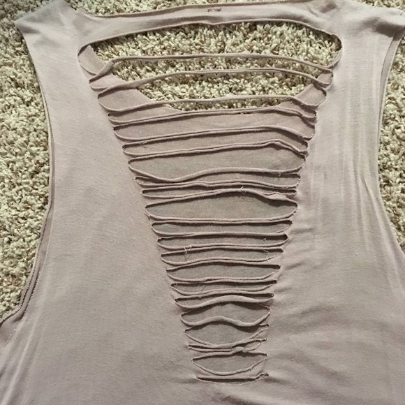 Elephant Print Loose Tank Top - Picture 4 of 5